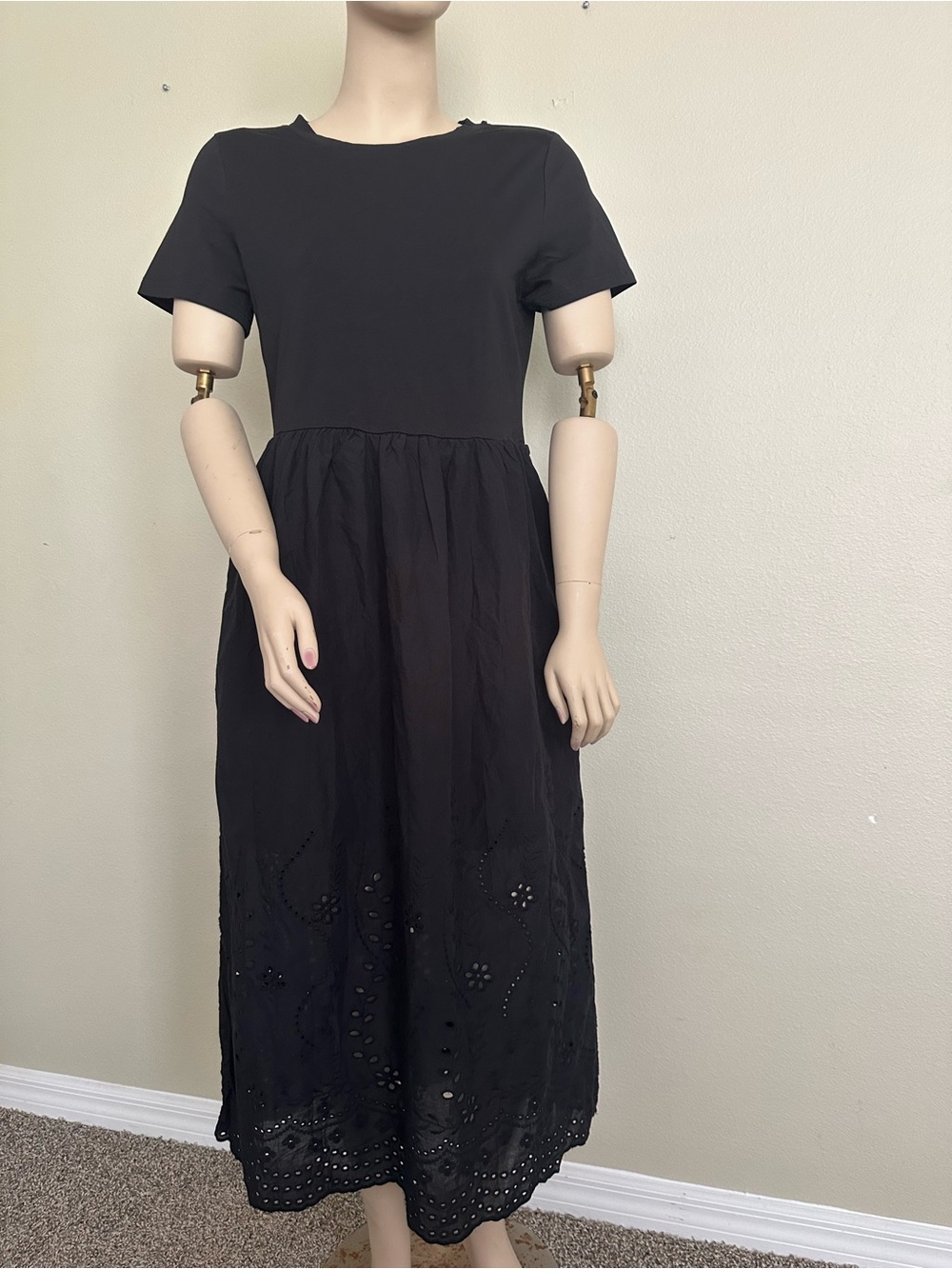 Dokotoo Black Eyelet Hem Midi Dress with Pockets L NWT